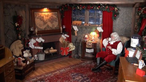 Santa tracker image showing what Santa is doing right now